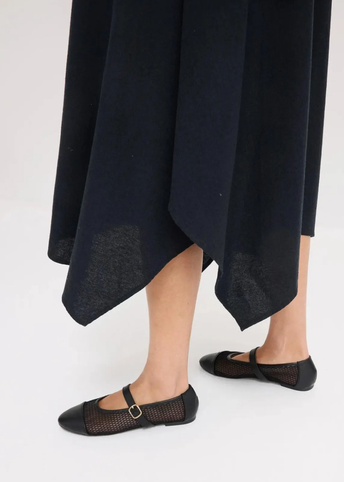 bonprix Kleider^Trägerkleid aus feinem Viskose-Mix schwarz