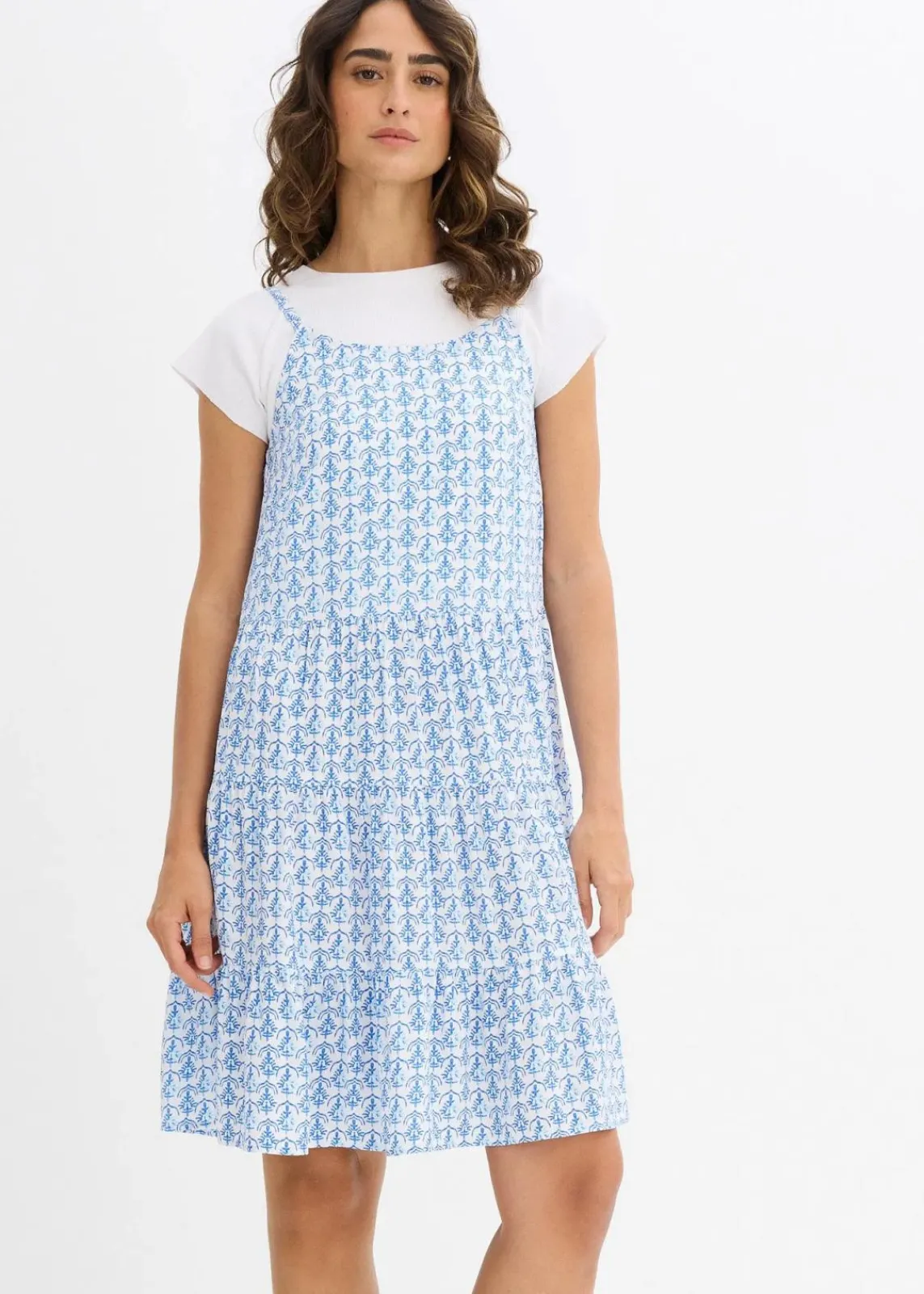 bonprix Kleider|Nachhaltigere Materialien^Trägerkleid aus fließender Viskose weiß/arktikblau bedruckt