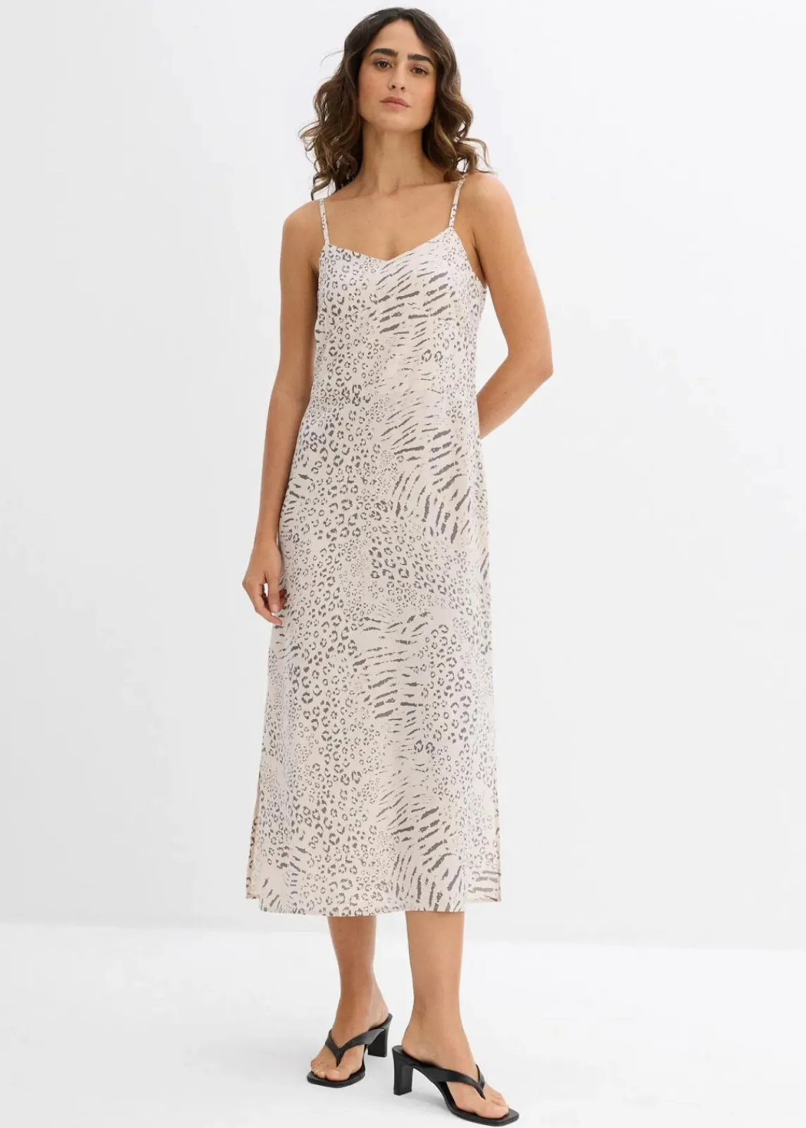 bonprix Kleider|Nachhaltigere Materialien^Trägerkleid aus fließender Viskose sand leo bedruckt