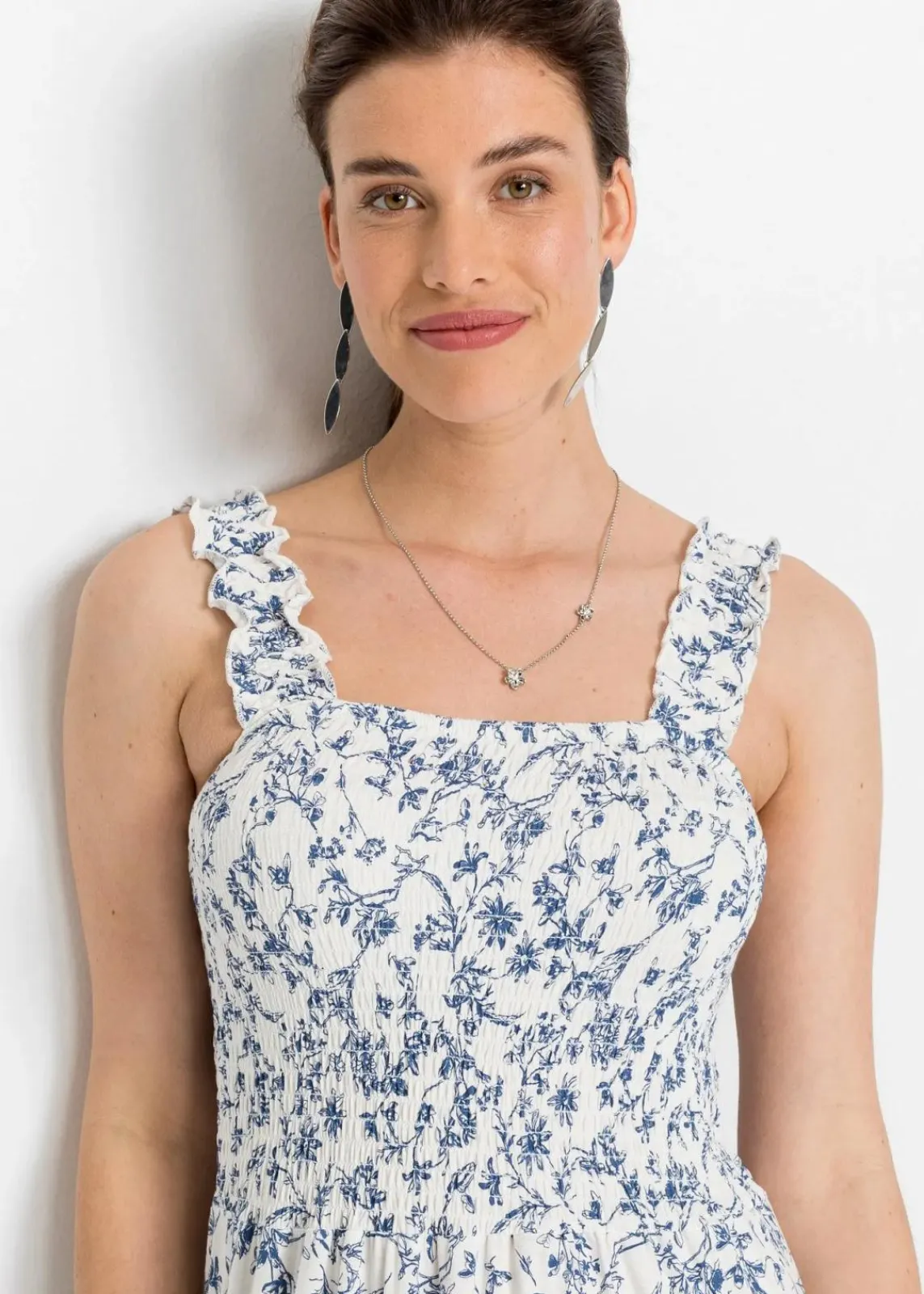 bonprix Nachhaltigere Materialien|Kleider^Trägerkleid aus Viskose-Mix wollweiß/blau floral