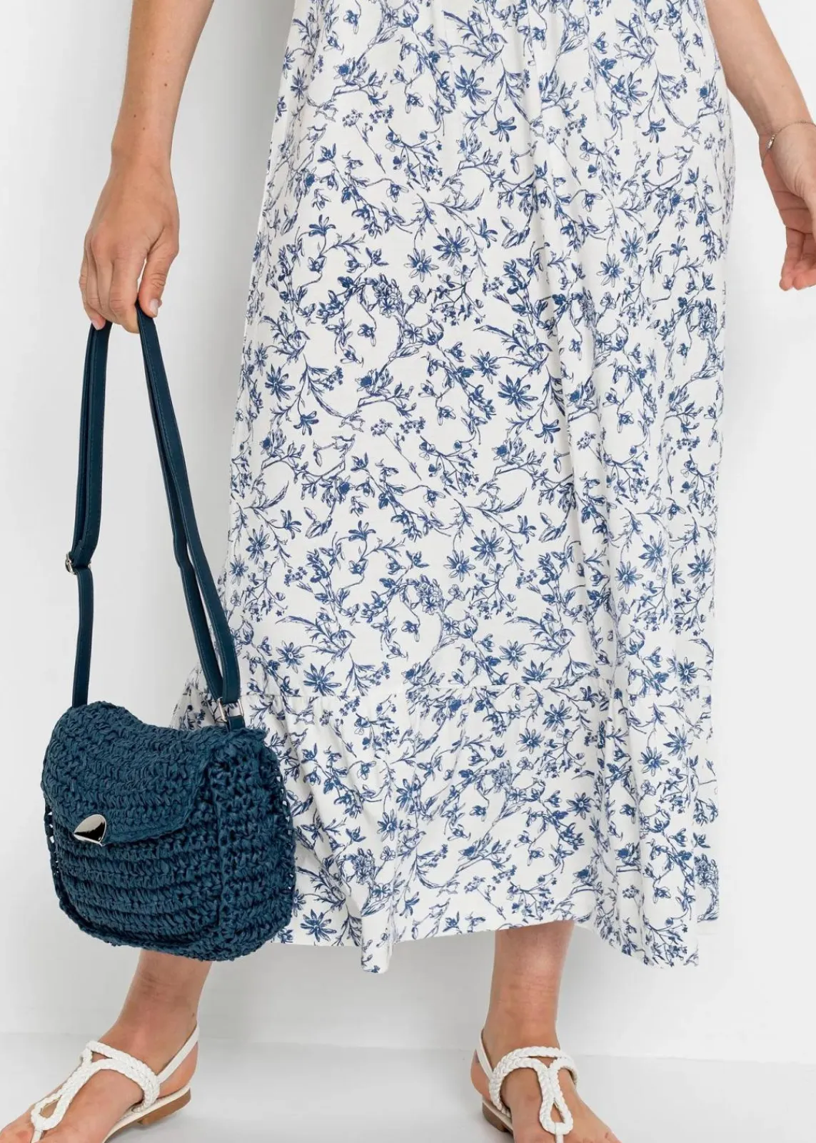 bonprix Nachhaltigere Materialien|Kleider^Trägerkleid aus Viskose-Mix wollweiß/blau floral