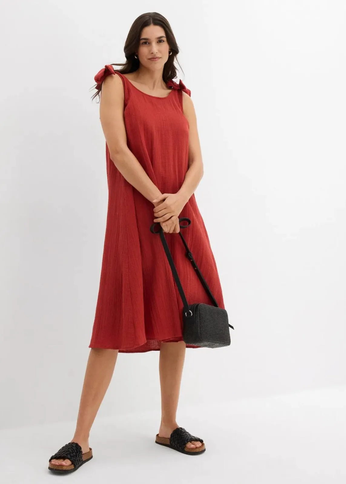 bonprix Nachhaltigere Materialien|Kleider^Trägerkleid aus weichem Musselin karminrot
