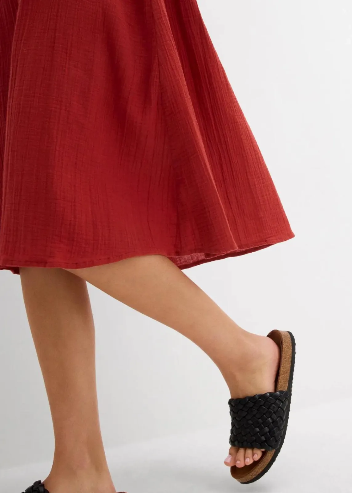 bonprix Nachhaltigere Materialien|Kleider^Trägerkleid aus weichem Musselin karminrot