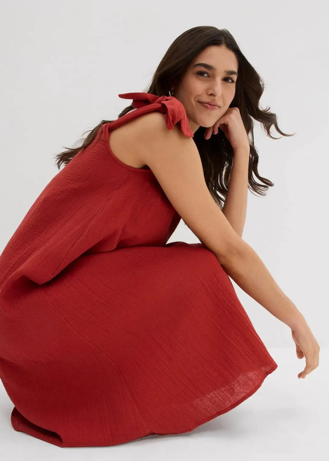 bonprix Nachhaltigere Materialien|Kleider^Trägerkleid aus weichem Musselin karminrot