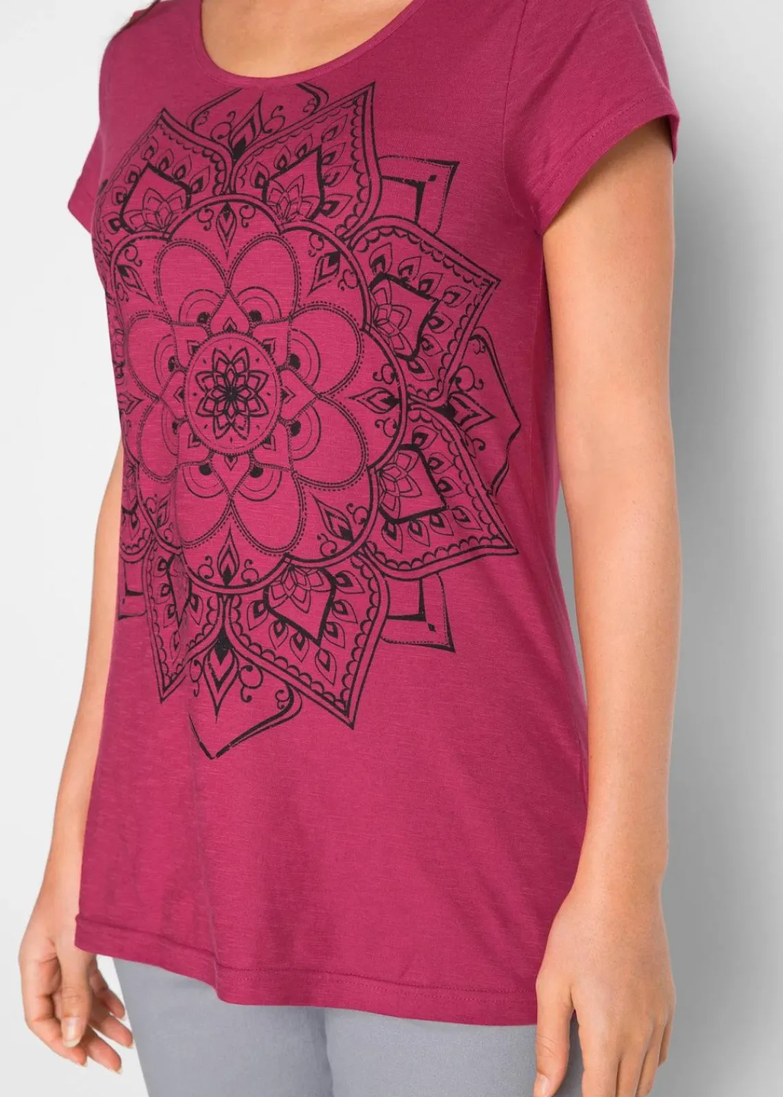 bonprix Shirts & Tops|Nachhaltigere Materialien^T-Shirt aus reiner Bio-Baumwolle beerenrot graphisch bedruckt