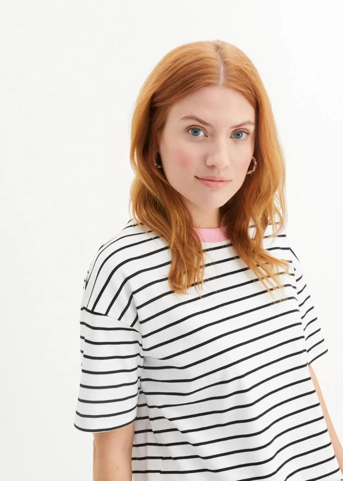 bonprix Nachhaltigere Materialien|Shirts & Tops^T-Shirt aus reiner Bio-Baumwolle weiß/schwarz/rosa gestreift