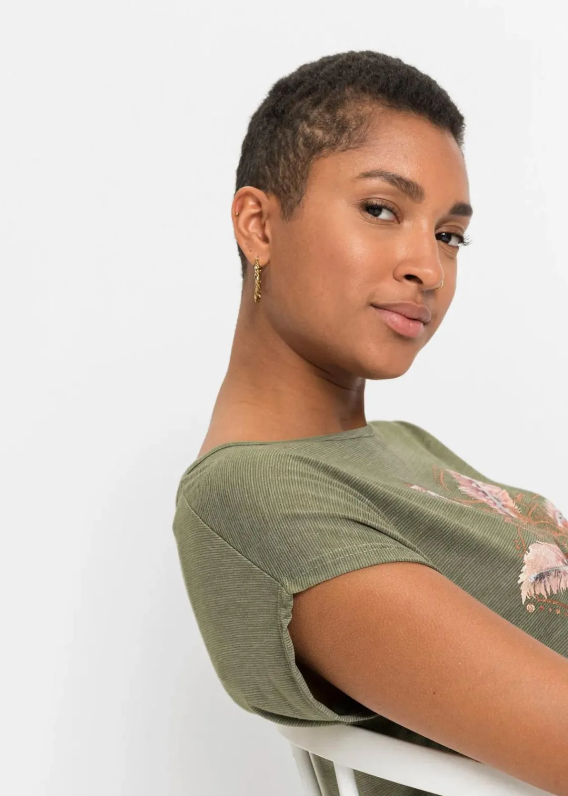 bonprix Shirts & Tops^T-Shirt aus softem Viskose-Mix oliv
