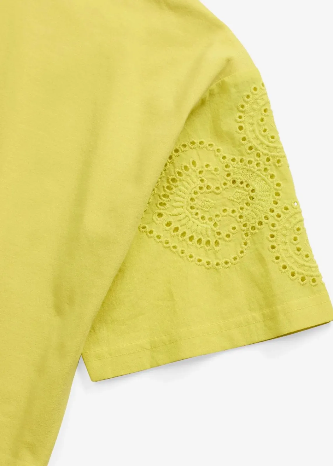 bonprix Shirts & Tops^T-Shirt mit Lochstickerei zitrusgelb