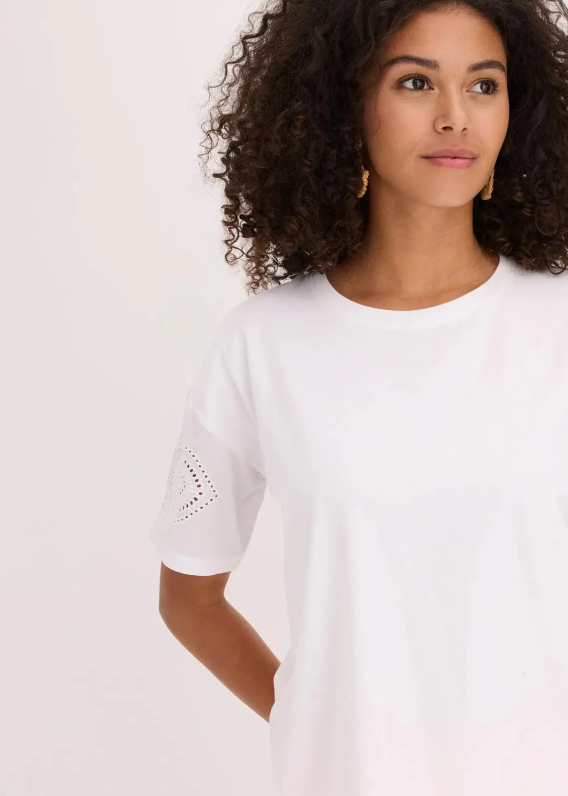 bonprix Shirts & Tops^T-Shirt mit Lochstickerei weiß