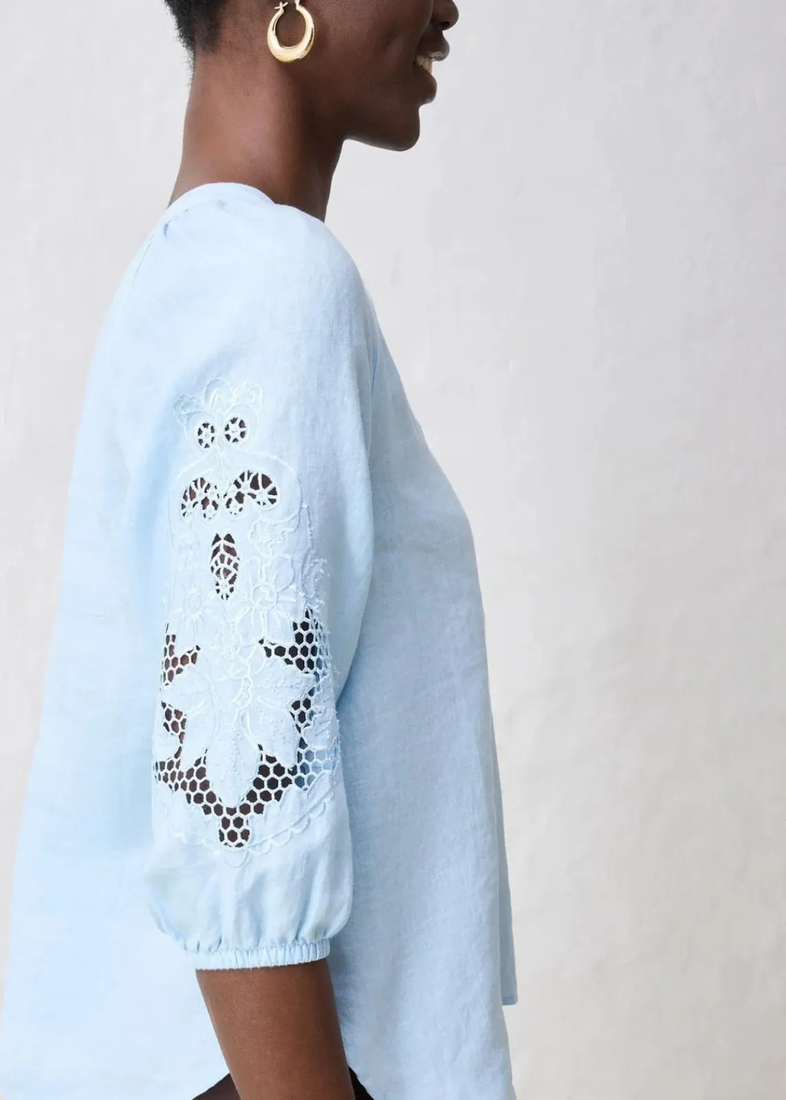 bonprix Premium|Blusen & Tuniken^Tunika aus reinem Leinen, mit Lochstickerei eisblau