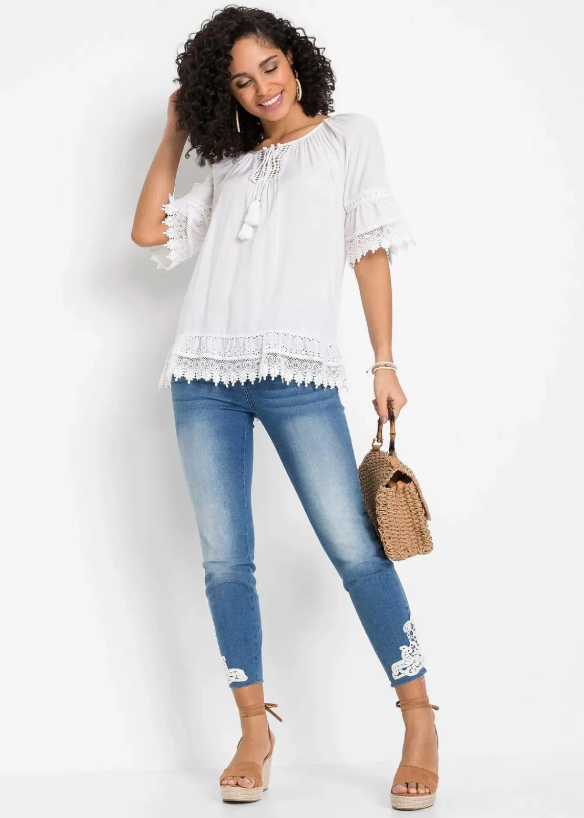 bonprix Blusen & Tuniken|Nachhaltigere Materialien^Tunika mit Spitze aus softer Viskose weiß