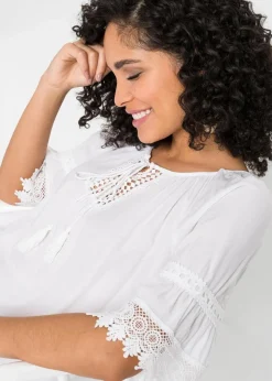 bonprix Blusen & Tuniken|Nachhaltigere Materialien^Tunika mit Spitze aus softer Viskose weiß