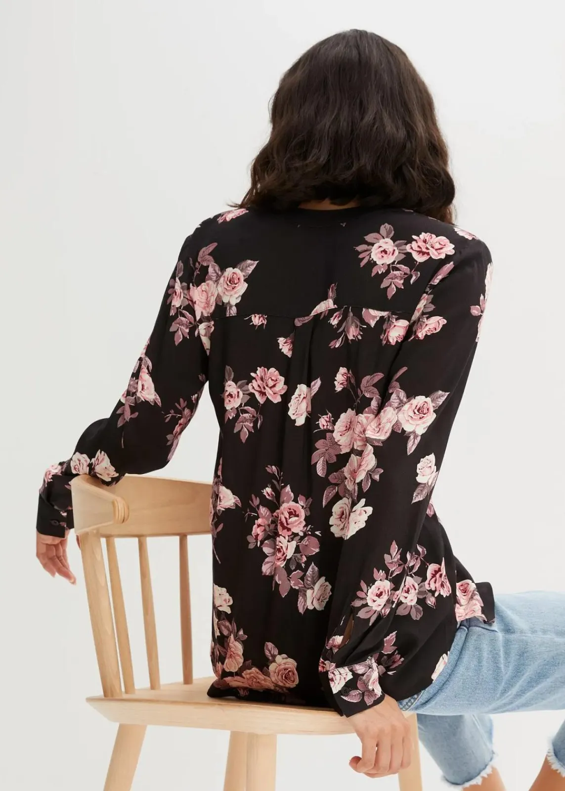 bonprix Bekleidung·Jacken & Mäntel|Nachhaltigere Materialien^Tunikabluse schwarz/hellrosa floral