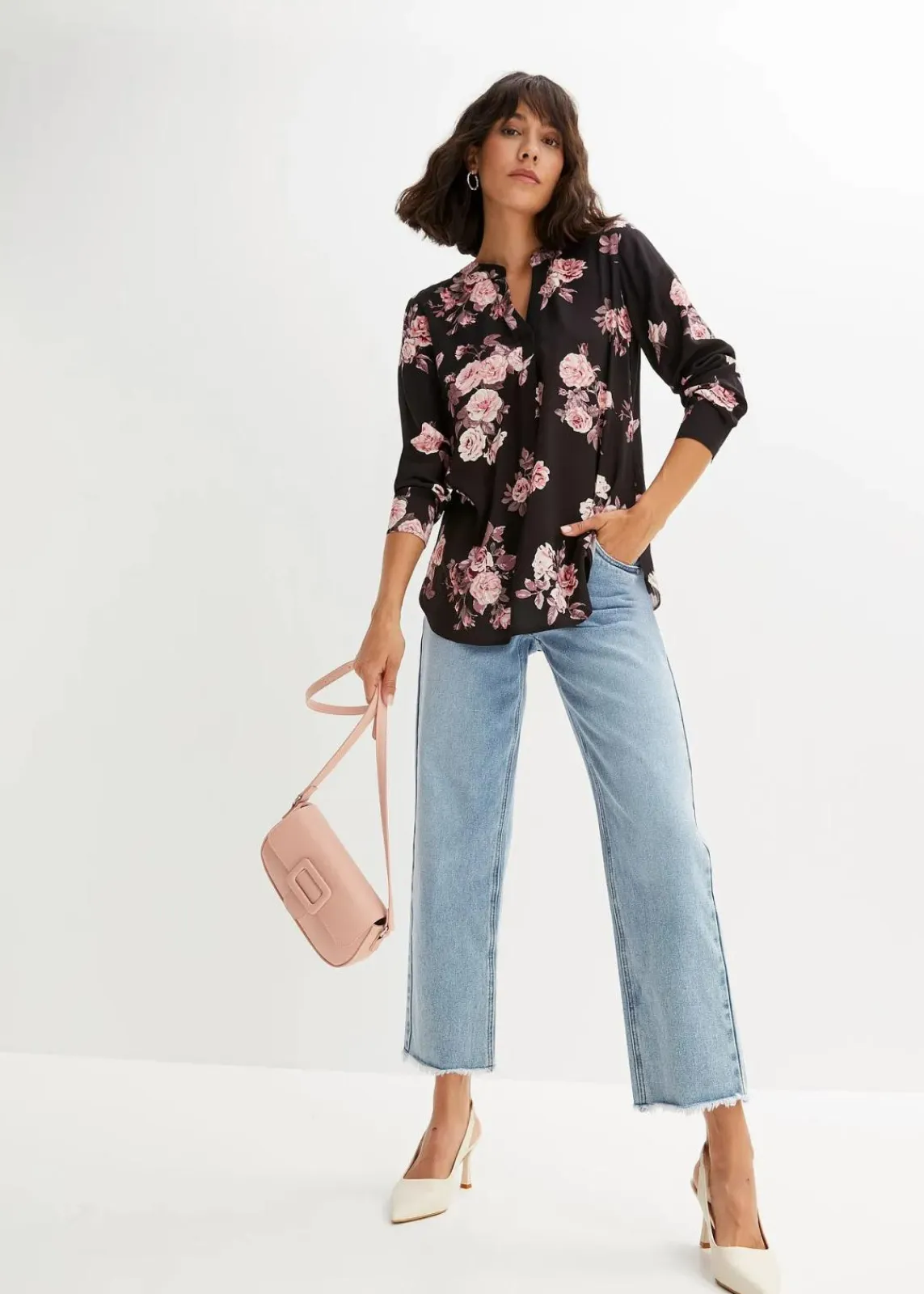 bonprix Bekleidung·Jacken & Mäntel|Nachhaltigere Materialien^Tunikabluse schwarz/hellrosa floral