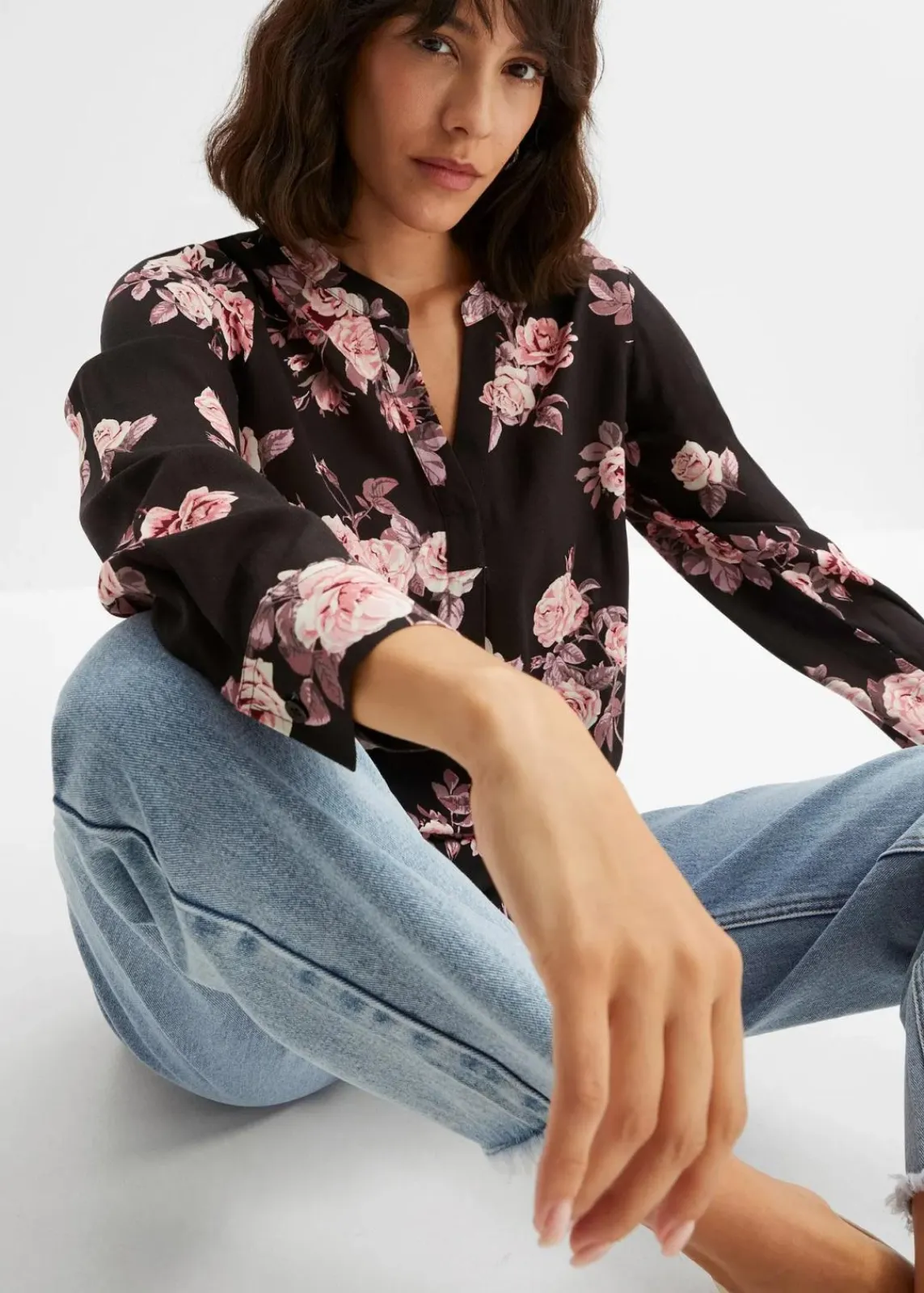 bonprix Bekleidung·Jacken & Mäntel|Nachhaltigere Materialien^Tunikabluse schwarz/hellrosa floral