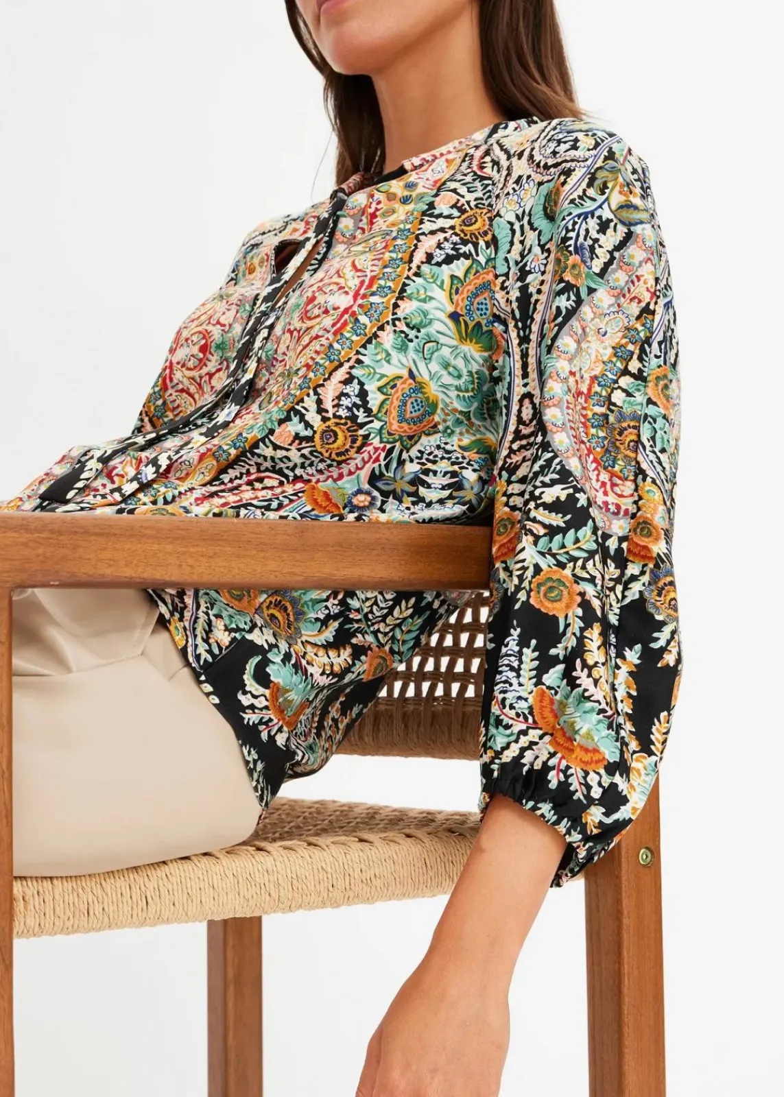 bonprix Bekleidung·Jacken & Mäntel|Blusen & Tuniken^Tunikabluse aus fließendem Satin schwarz bedruckt