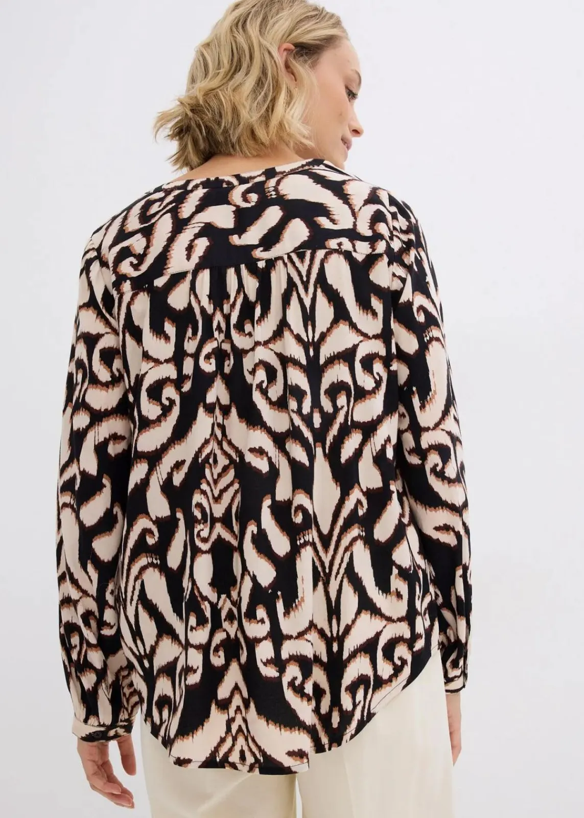bonprix Bekleidung·Jacken & Mäntel|Nachhaltigere Materialien^Tunikabluse aus fließender Viskose schwarz/dunkelbraun/mokkabraun/kieselbeige bedruckt