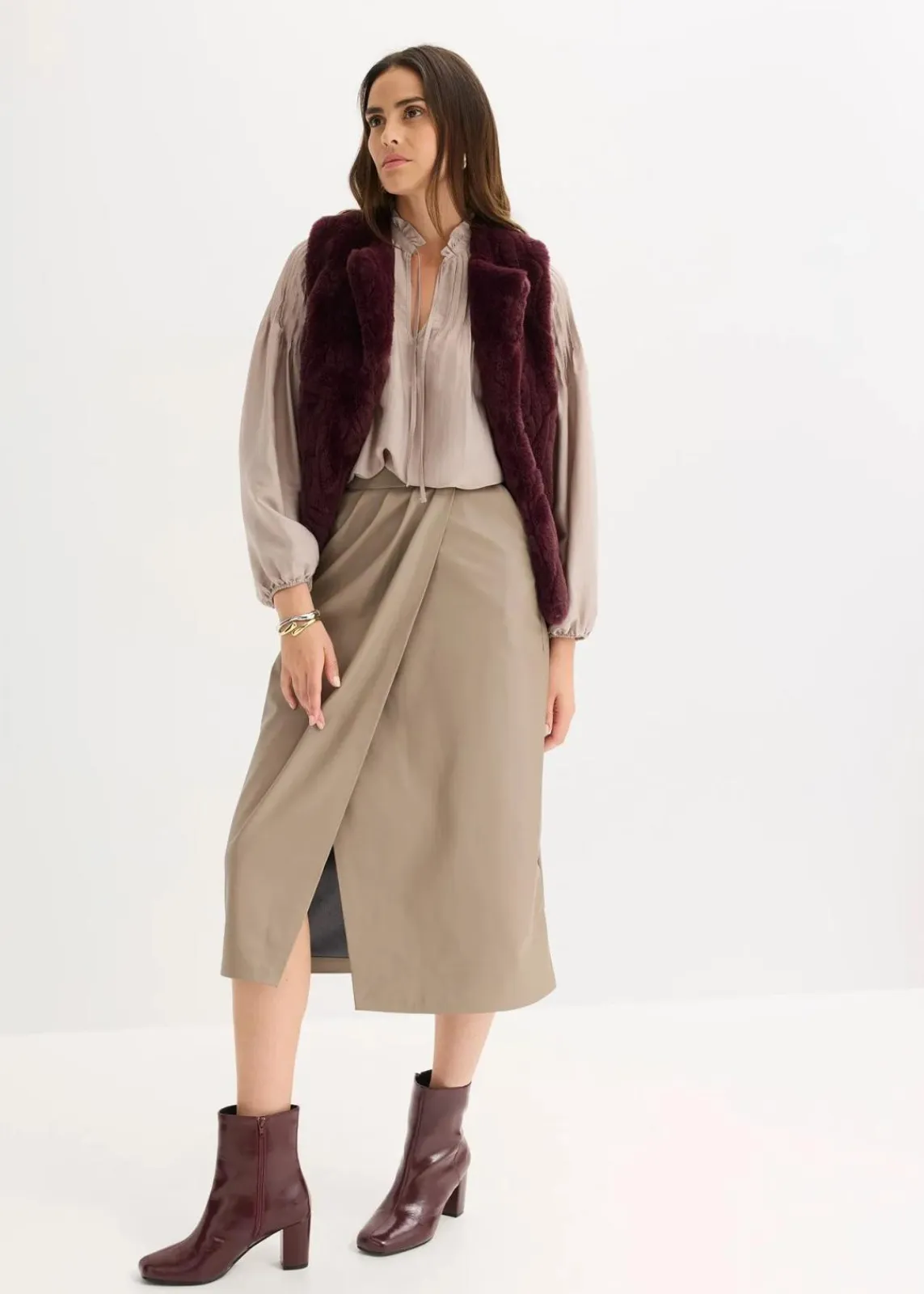 bonprix Blusen & Tuniken|Bekleidung·Jacken & Mäntel^Tunikabluse aus glänzendem Satin mit Biesen naturstein
