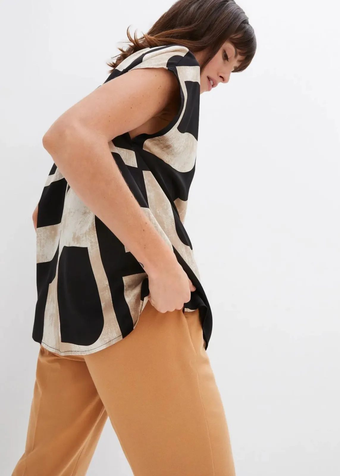 bonprix Bekleidung·Jacken & Mäntel|Blusen & Tuniken^Tunikabluse aus Satin schwarz/kieselbeige/khakibeige bedruckt