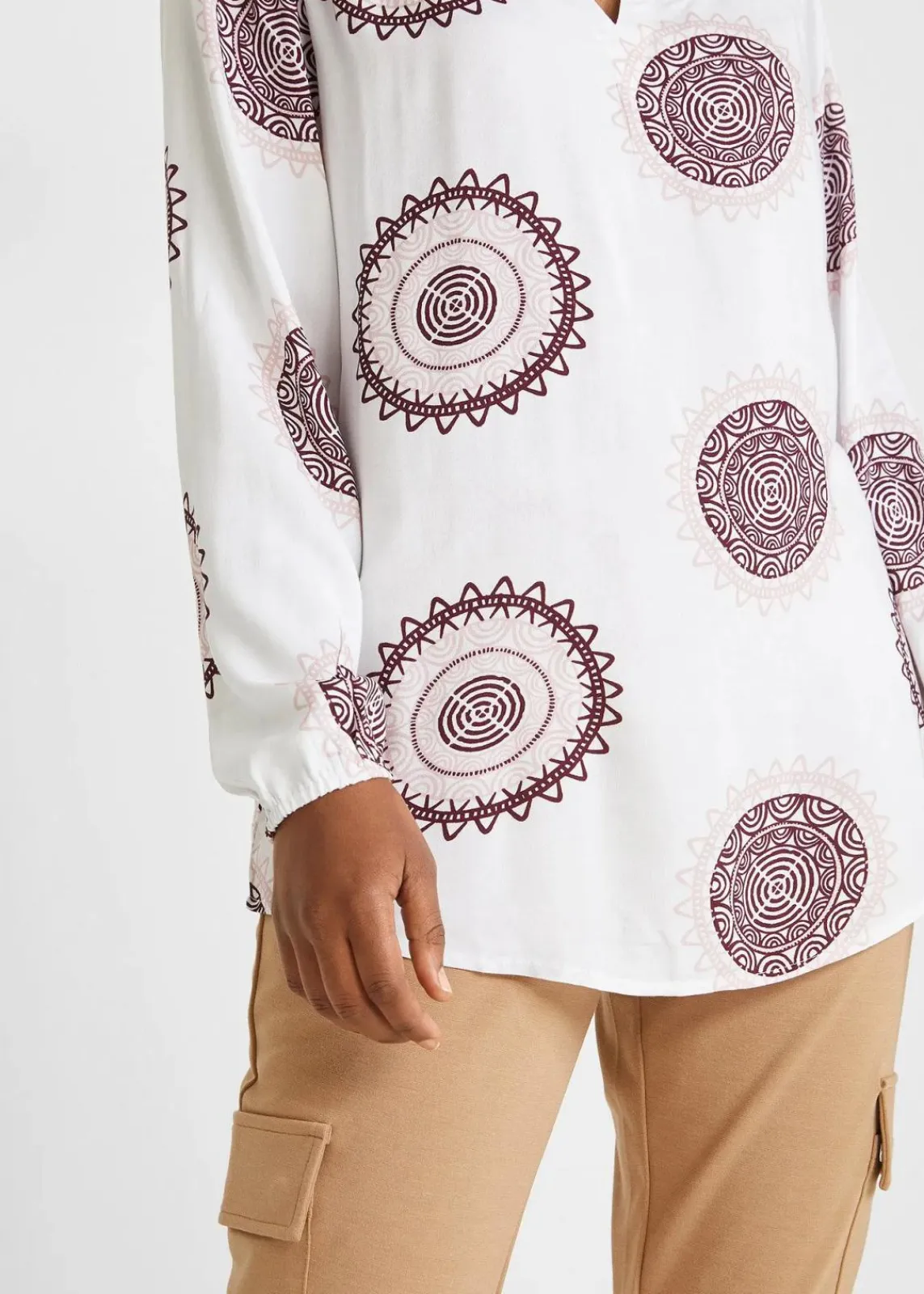 bonprix Bekleidung·Jacken & Mäntel|Blusen & Tuniken^Tunikabluse aus softer Viskose weiß/ahornrot bedruckt
