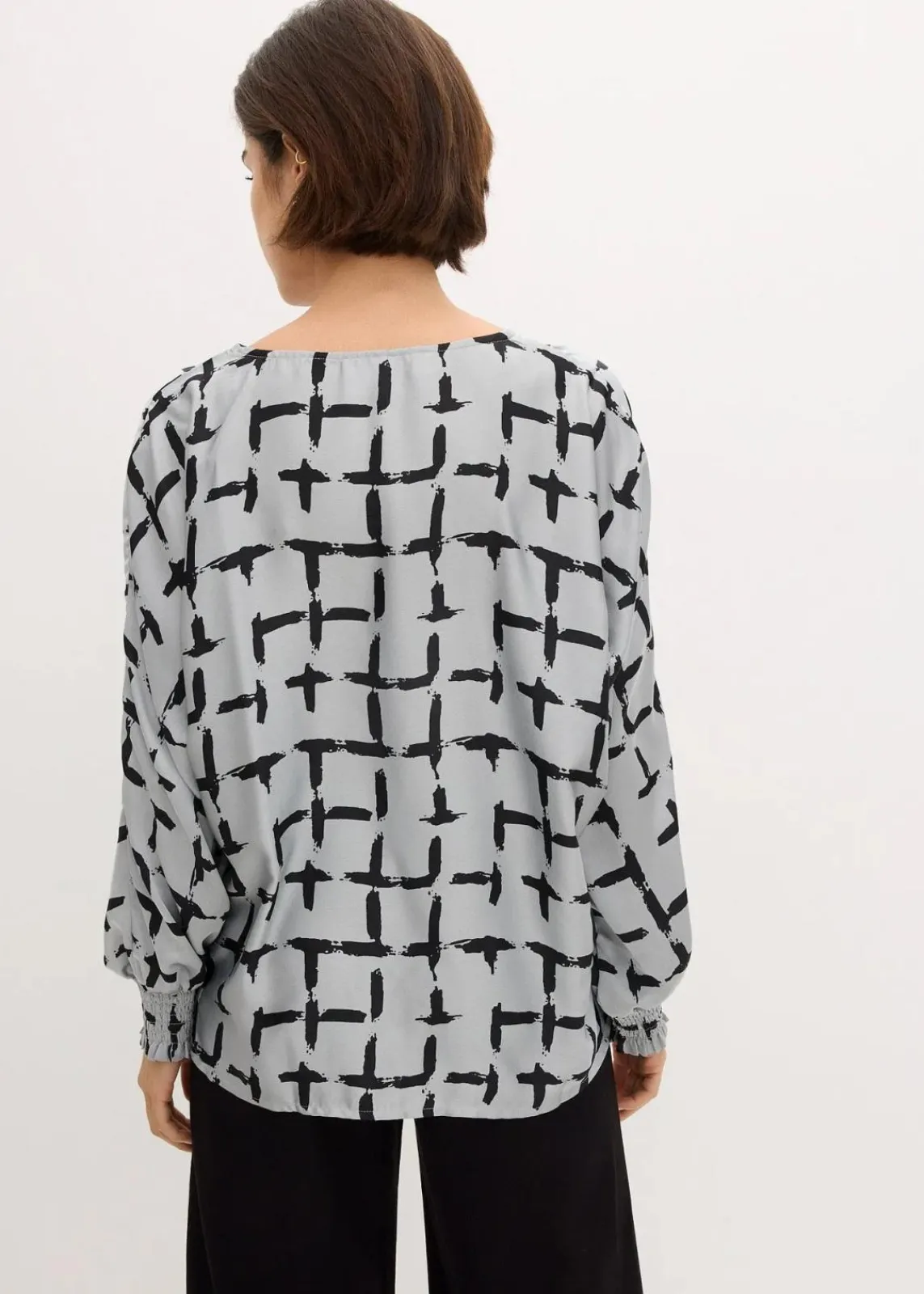 bonprix Bekleidung·Jacken & Mäntel|Blusen & Tuniken^Tunikabluse mit Fledermausärmeln silbergrau/schwarz bedruckt