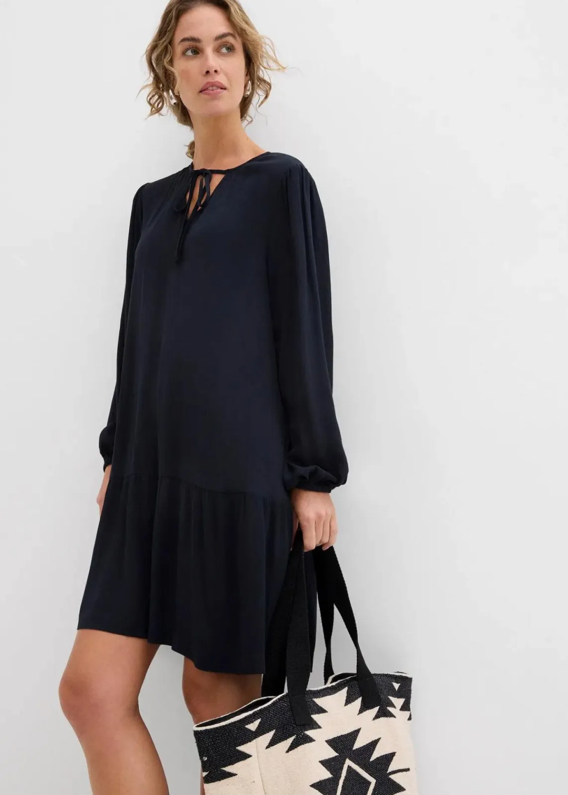 bonprix Bekleidung·Pullover & Strickjacken|Kleider^Tunika-Kleid aus fließender Viskose schwarz