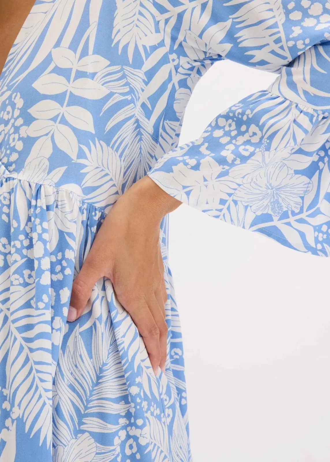 bonprix Bekleidung·Pullover & Strickjacken|Kleider^Tunika-Kleid aus fließender Viskose mittelblau/weiß floral
