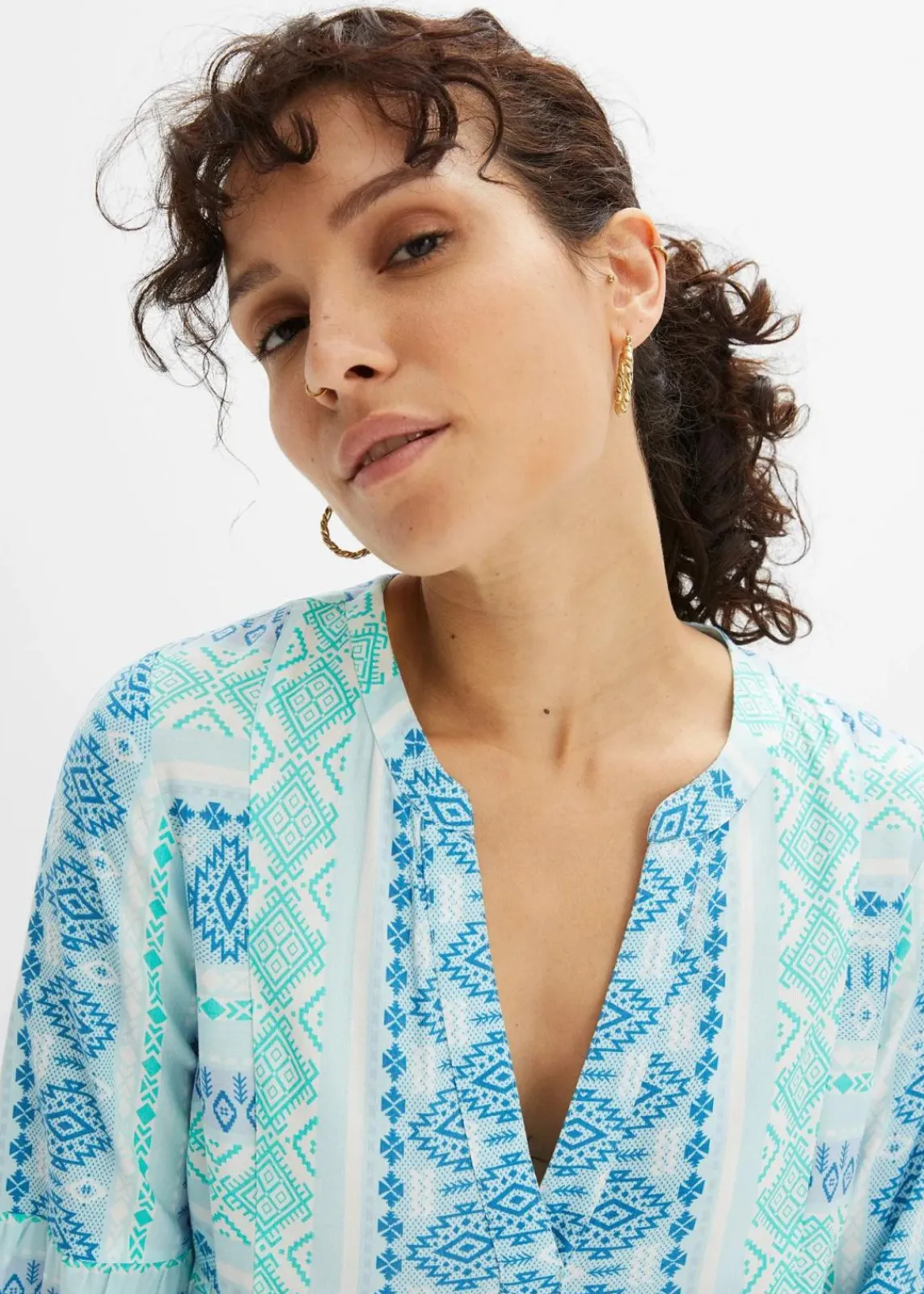 bonprix Bekleidung·Pullover & Strickjacken|Kleider^Tunika-Kleid aus fließender Viskose mittelmeerblau/wollweiß bedruckt