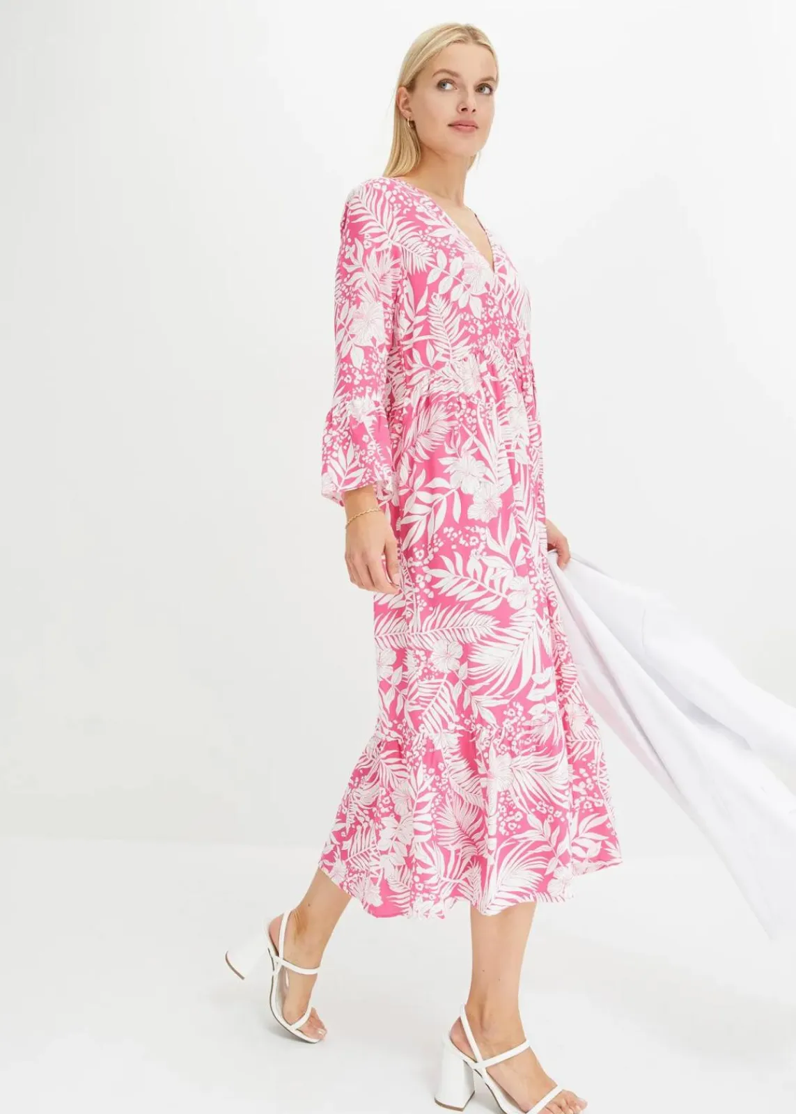 bonprix Nachhaltigere Materialien|Kleider^Tunika-Kleid aus fließender Viskose pink/weiß floral