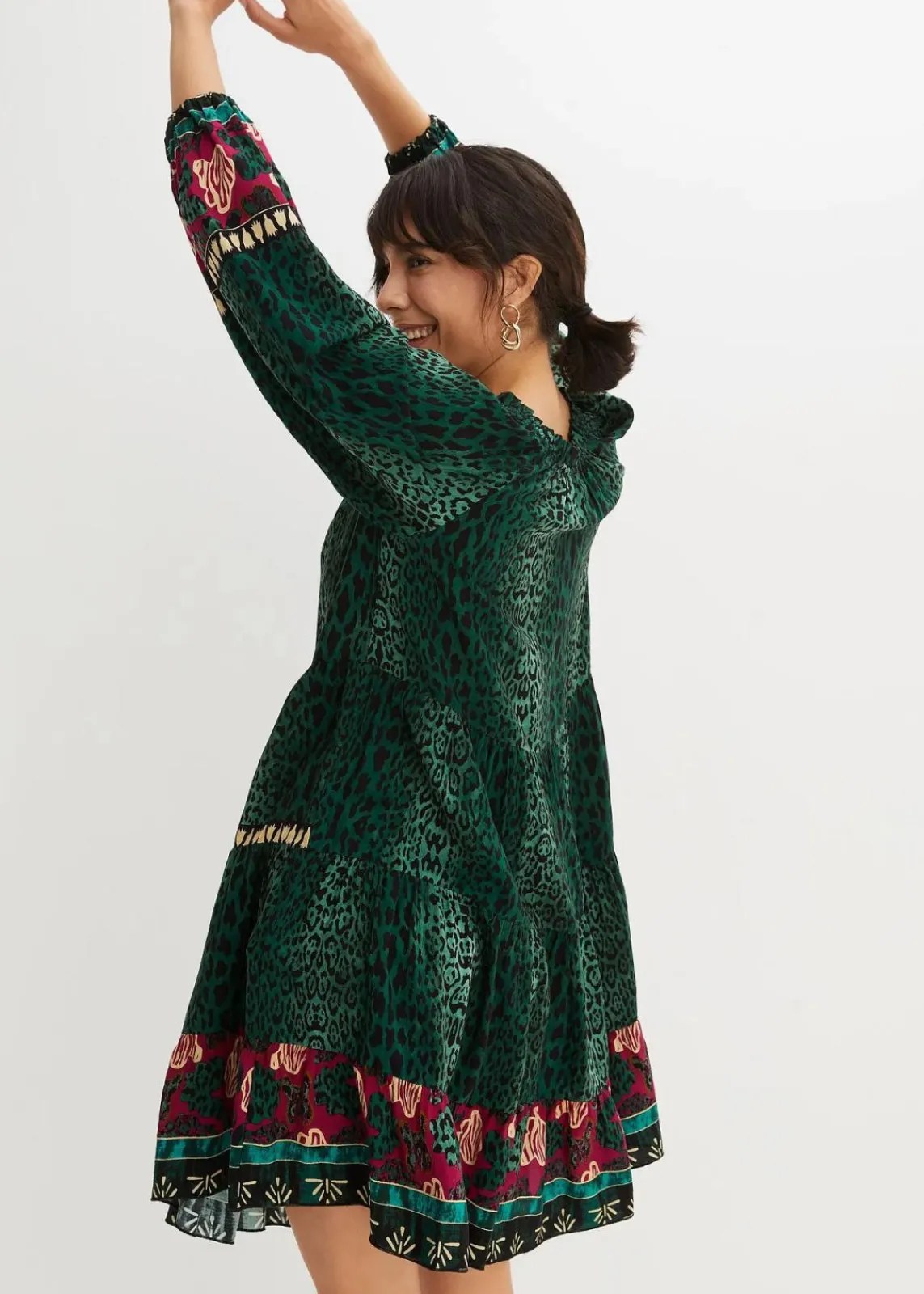 bonprix Bekleidung·Pullover & Strickjacken|Nachhaltigere Materialien^Tunika-Kleid aus fließender Viskose dunkelgrün leo bedruckt