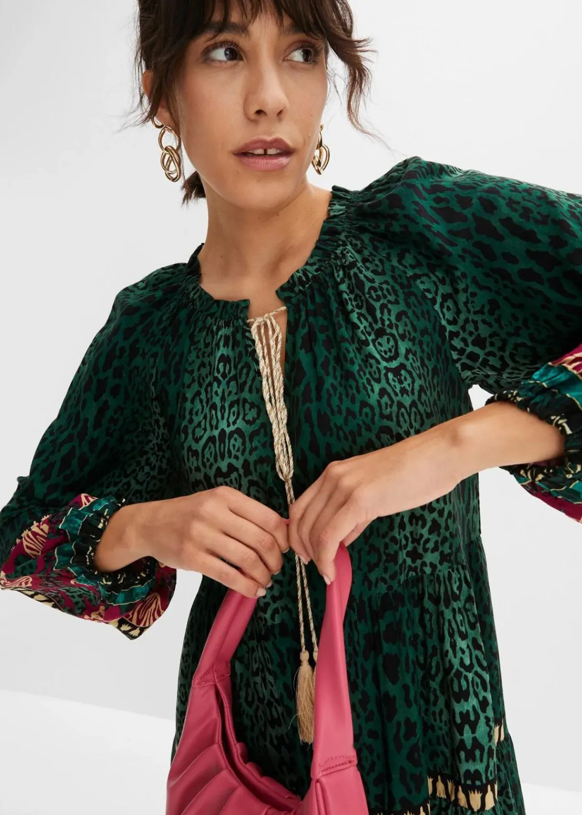 bonprix Bekleidung·Pullover & Strickjacken|Nachhaltigere Materialien^Tunika-Kleid aus fließender Viskose dunkelgrün leo bedruckt