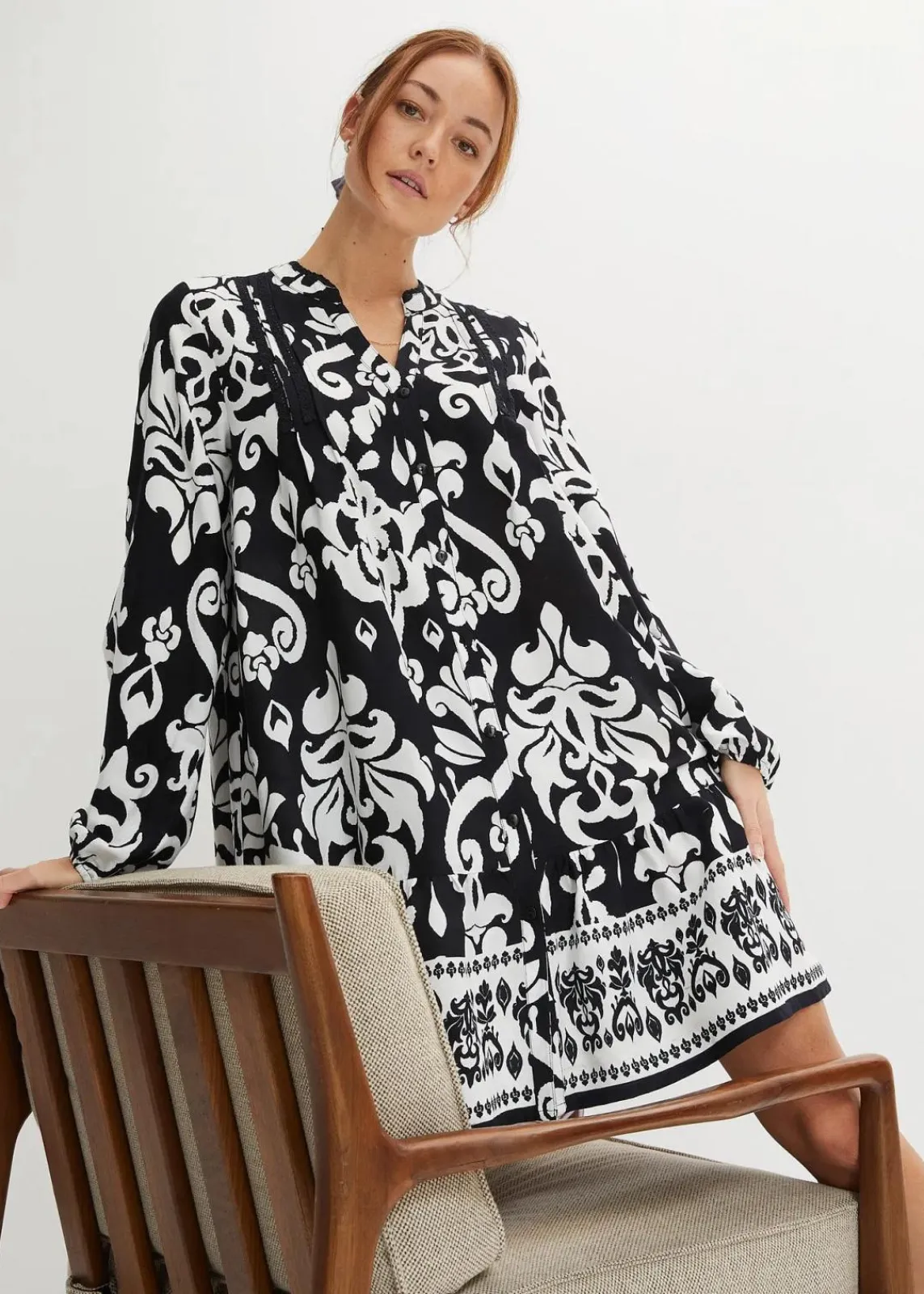 bonprix Bekleidung·Pullover & Strickjacken|Kleider^Tunika-Kleid aus fließender Viskose schwarz/weiß graphisch bedruckt