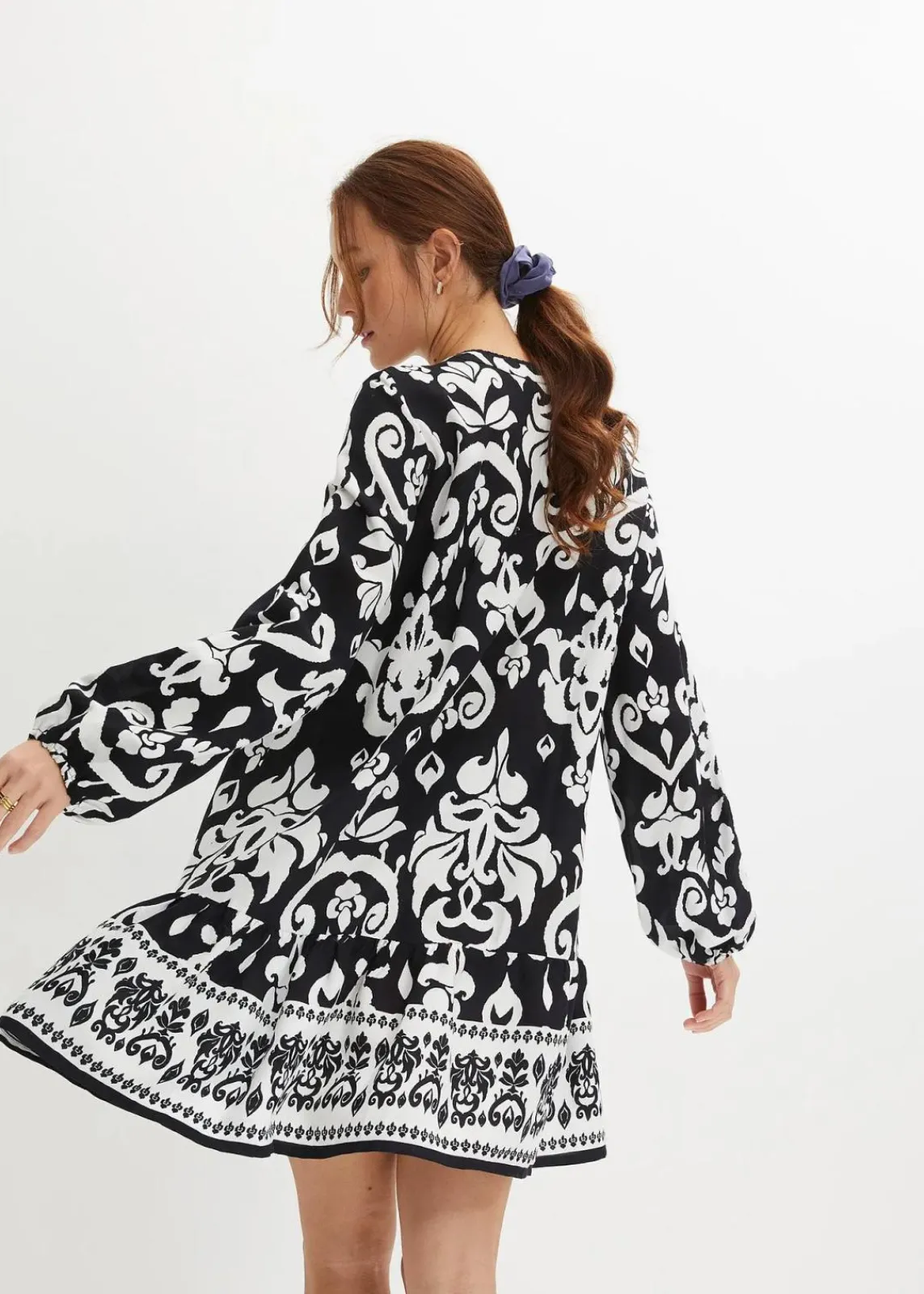 bonprix Bekleidung·Pullover & Strickjacken|Kleider^Tunika-Kleid aus fließender Viskose schwarz/weiß graphisch bedruckt