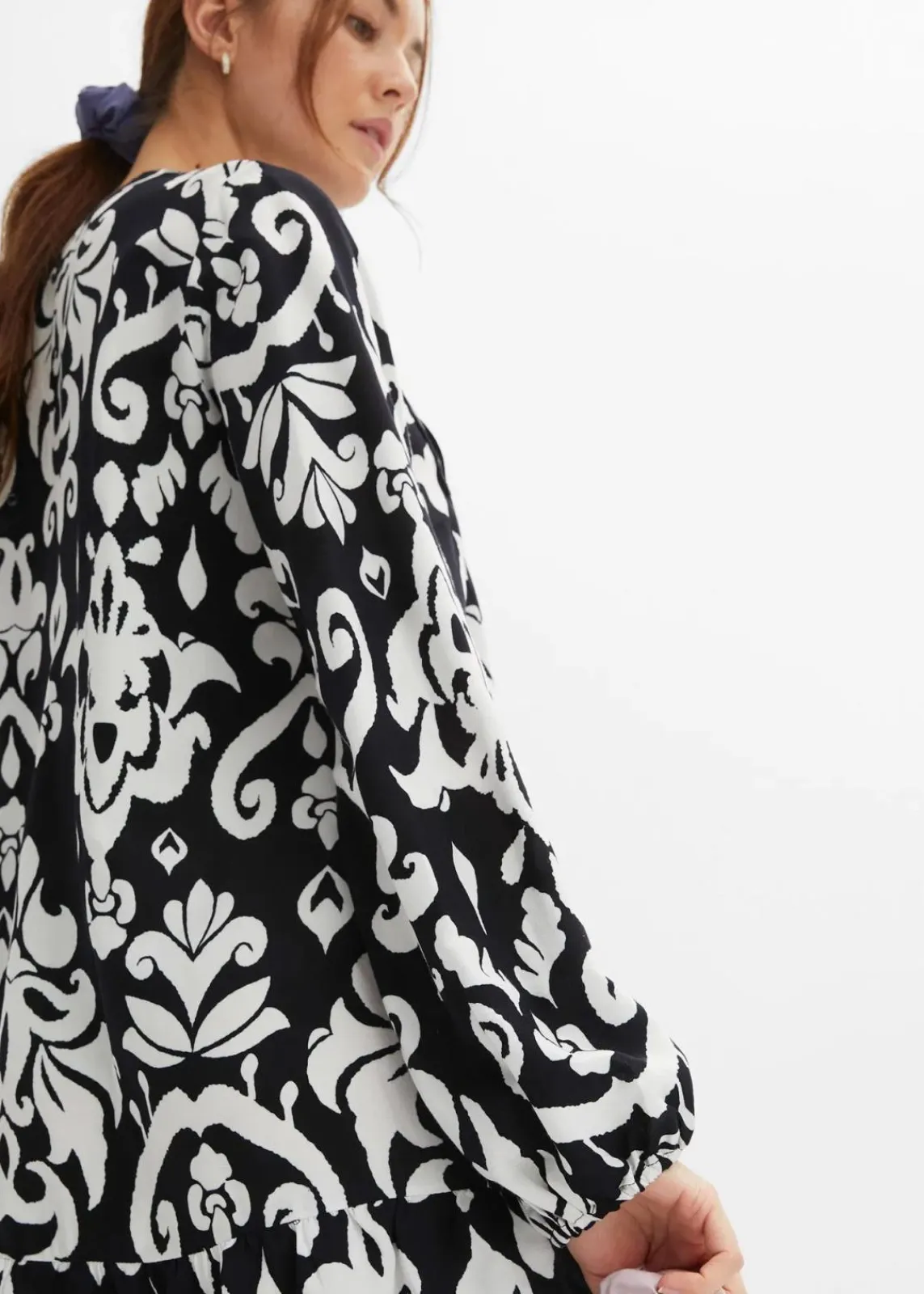 bonprix Bekleidung·Pullover & Strickjacken|Kleider^Tunika-Kleid aus fließender Viskose schwarz/weiß graphisch bedruckt