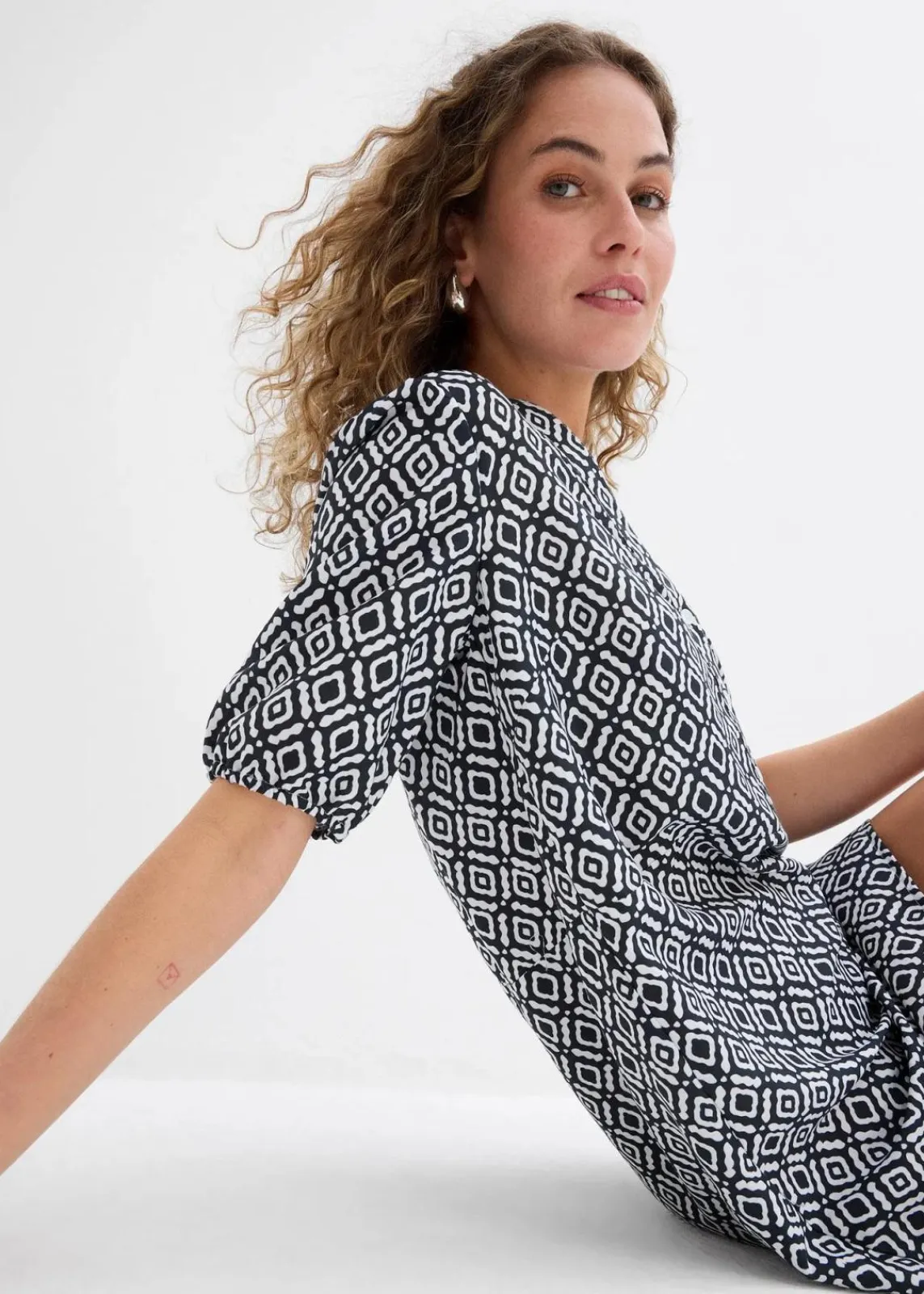 bonprix Kleider|Bekleidung·Pullover & Strickjacken^Tunika-Kleid aus fließender Viskose schwarz/wollweiß bedruckt