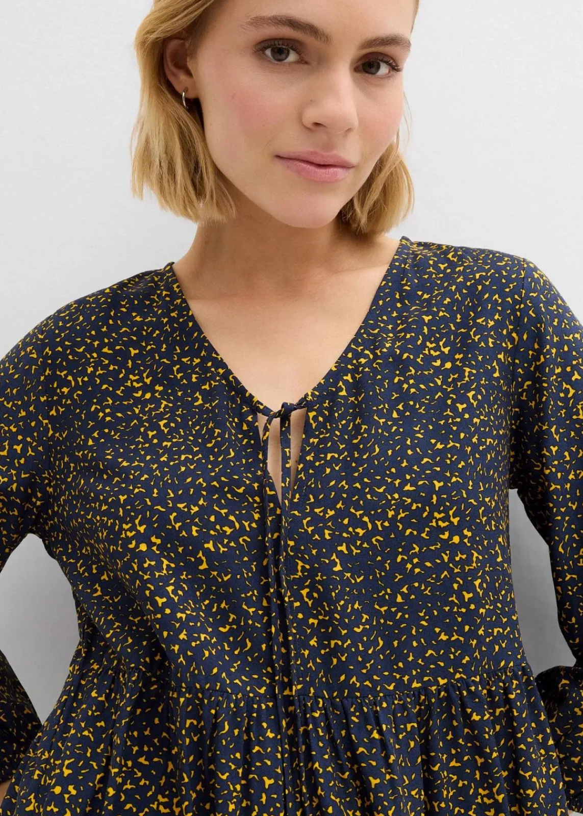 bonprix Kleider|Bekleidung·Pullover & Strickjacken^Tunika-Kleid aus fließender Vikose dunkelblau/lemoncurry bedruckt