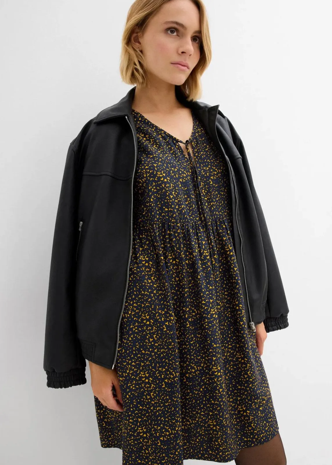 bonprix Kleider|Bekleidung·Pullover & Strickjacken^Tunika-Kleid aus fließender Vikose dunkelblau/lemoncurry bedruckt