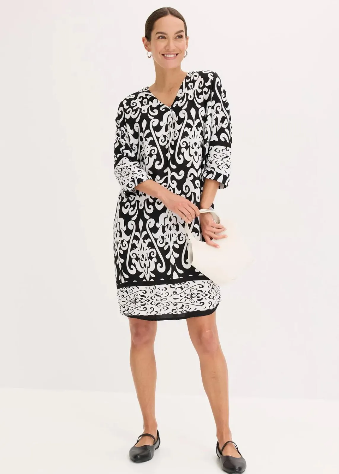bonprix Nachhaltigere Materialien|Kleider^Tunika-Kleid aus fließender Viskose schwarz/weiß bedruckt