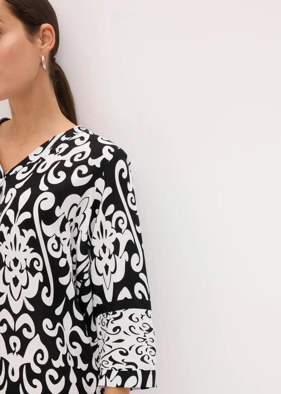 bonprix Nachhaltigere Materialien|Kleider^Tunika-Kleid aus fließender Viskose schwarz/weiß bedruckt