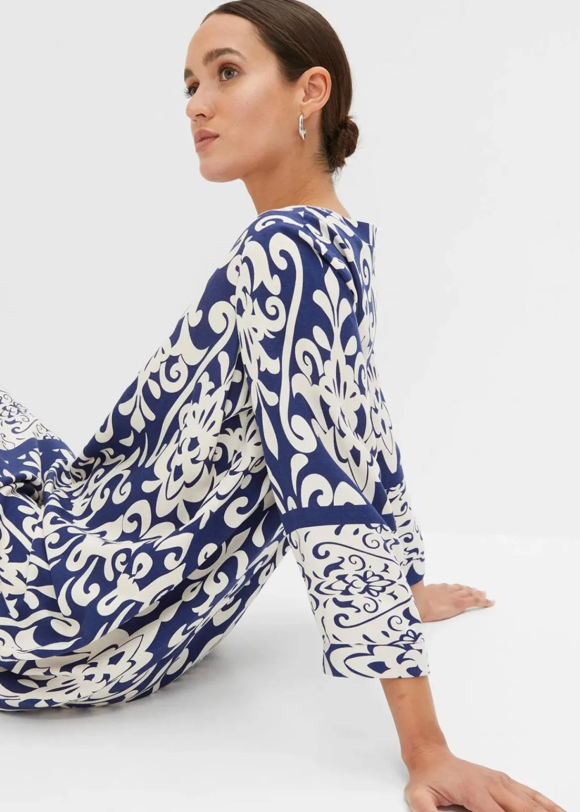 bonprix Bekleidung·Pullover & Strickjacken|Kleider^Tunika-Kleid aus fließender Viskose dunkelblau/creme bedruckt