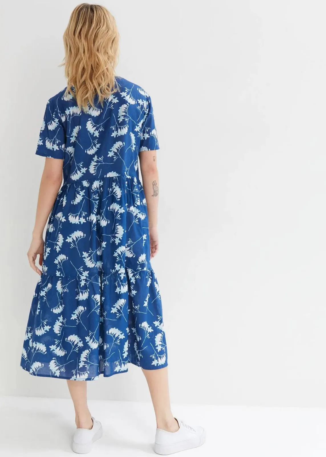 bonprix Bekleidung·Pullover & Strickjacken|Kleider^Tunika-Kleid aus sommerlich leichter Qualität enzianblau floral