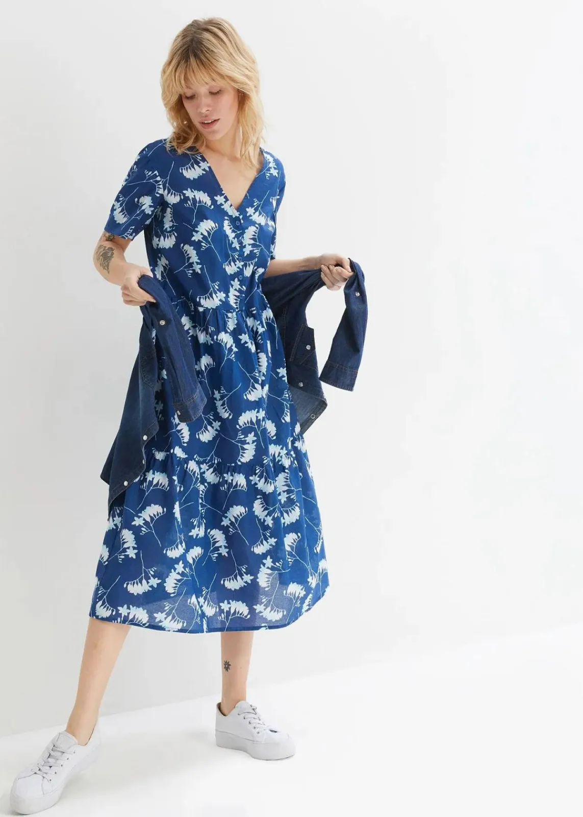 bonprix Bekleidung·Pullover & Strickjacken|Kleider^Tunika-Kleid aus sommerlich leichter Qualität enzianblau floral
