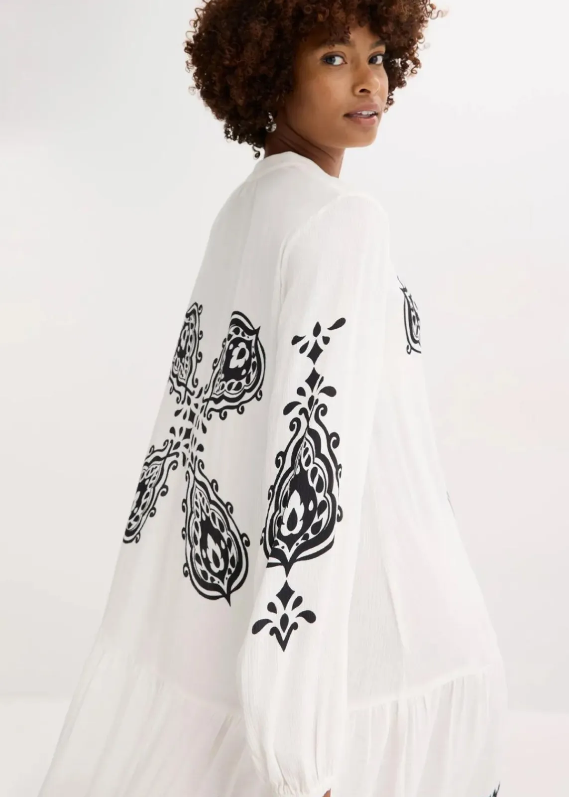 bonprix Bekleidung·Pullover & Strickjacken|Kleider^Tunika-Kleid aus strukturierter Viskose wollweiß/schwarz