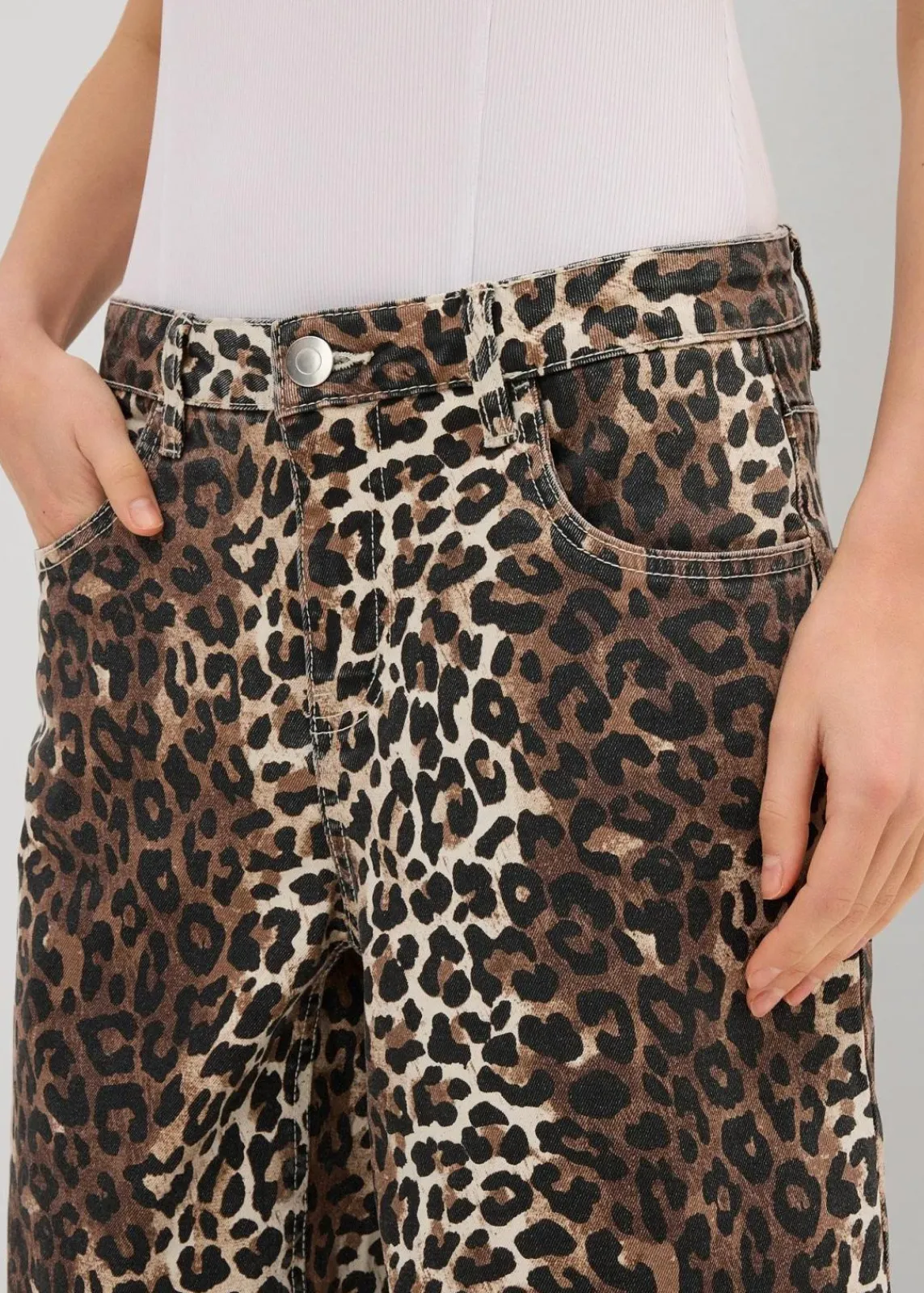 bonprix Bekleidung·Kleider|Hosen^Twillhose aus Baumwolle mit Stretch natur/schwarz/dunkelcognac leo bedruckt