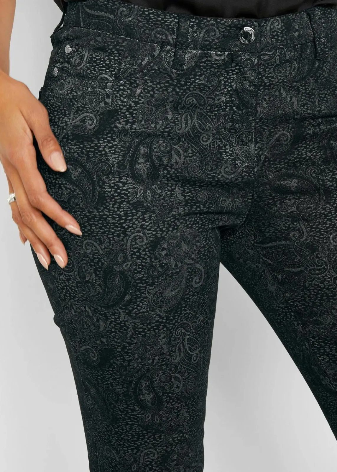 bonprix Bekleidung·Kleider|Hosen^Twillhose mit edlem Druck schwarz/rauchgrau paisley