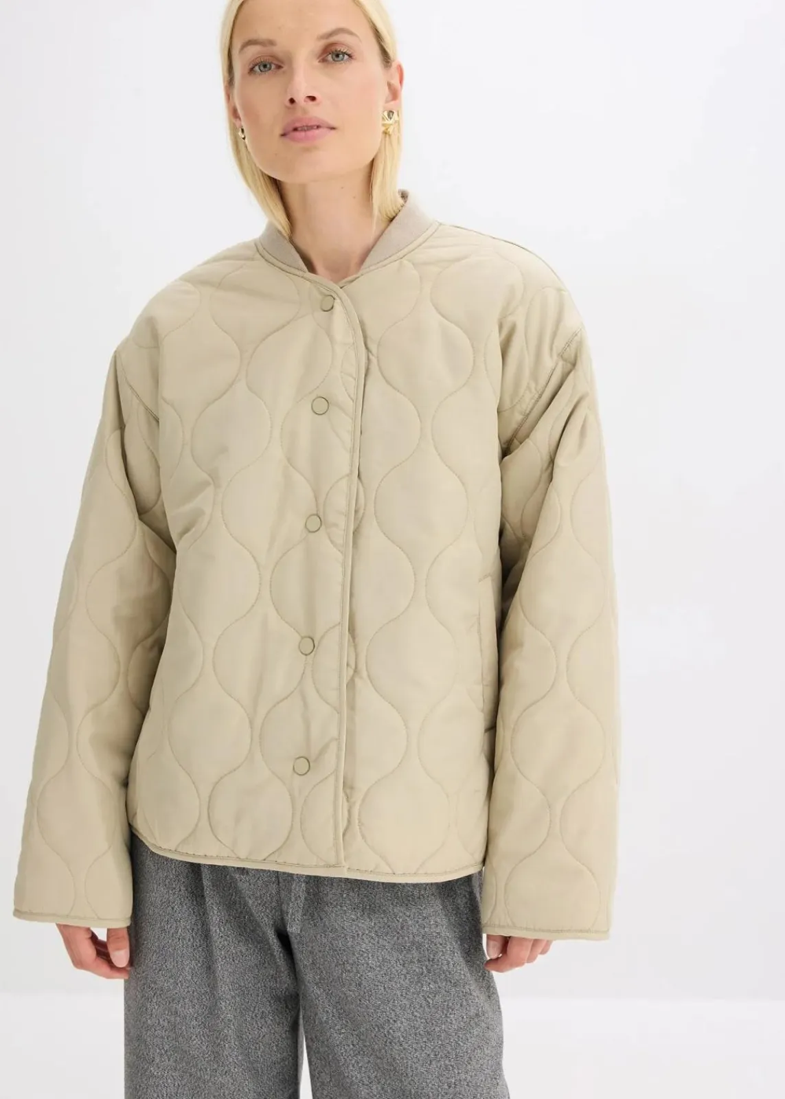bonprix Jacken & Mäntel|Bekleidung·Hosen^Ultraleichte Steppjacke, Oversized mattschilf