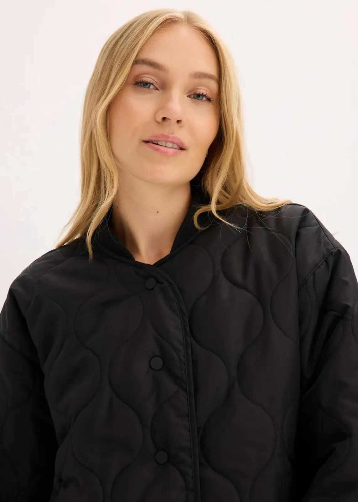 bonprix Bekleidung·Hosen|Jacken & Mäntel^Ultraleichte Steppjacke, Oversized schwarz