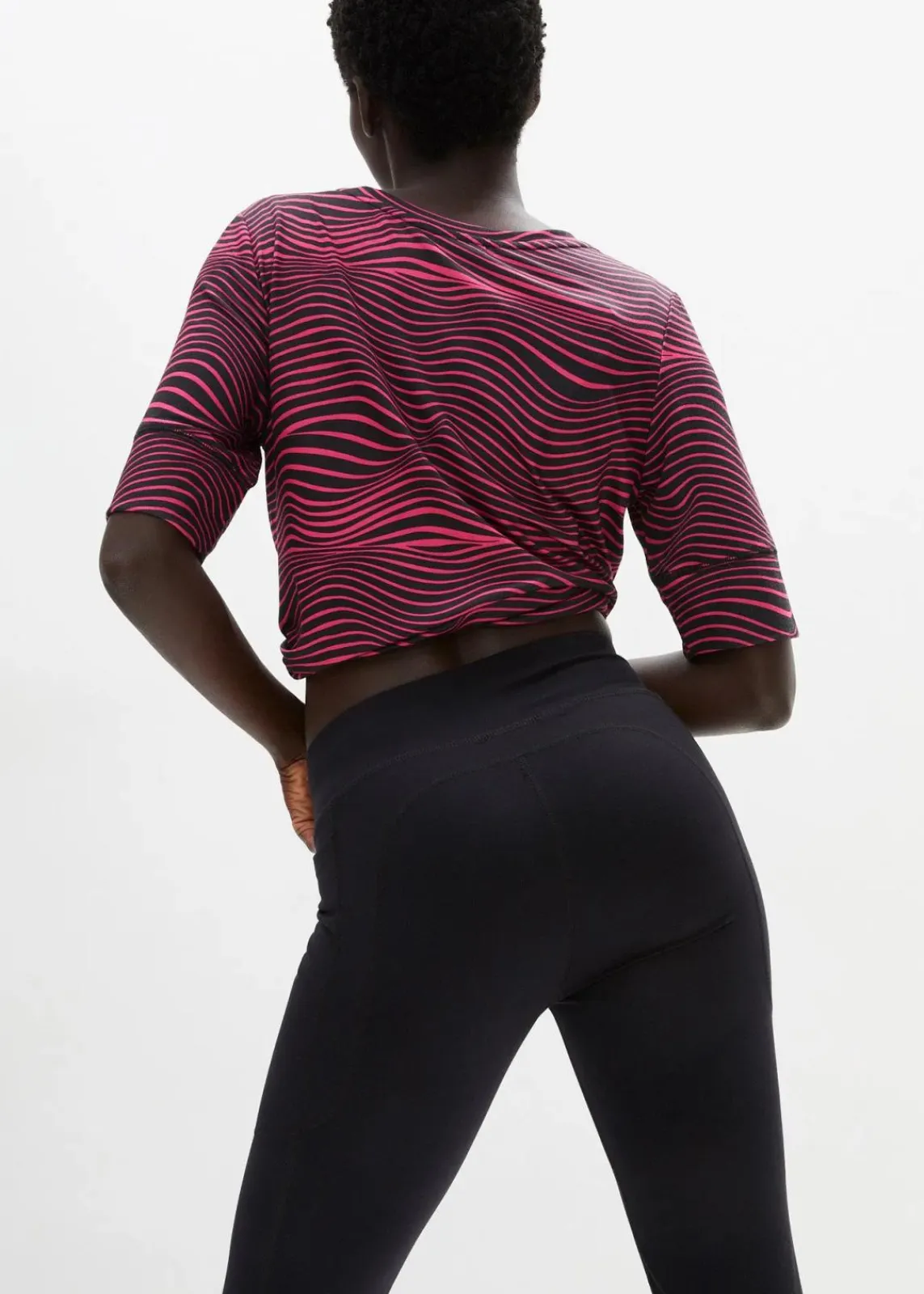 bonprix Sportbekleidung|Hosen^Ultrasofte Sport-Leggings mit seitlichen Taschen, knöchelfrei schwarz