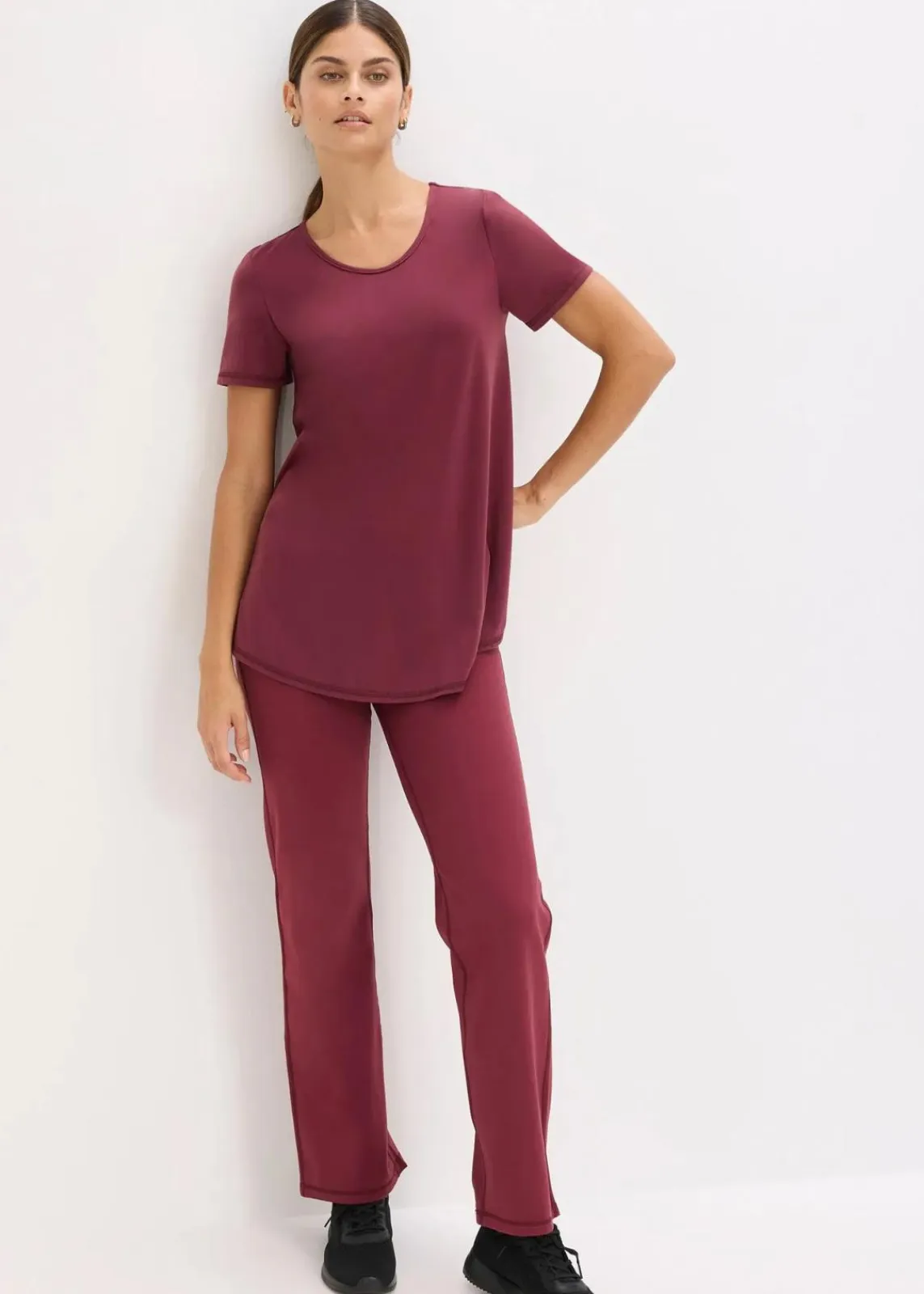 bonprix Bekleidung·Sweat|Nachhaltigere Materialien^Ultrasoftes Funktionsshirt mit Mesheinsatz, schnelltrocknend burgunderrot