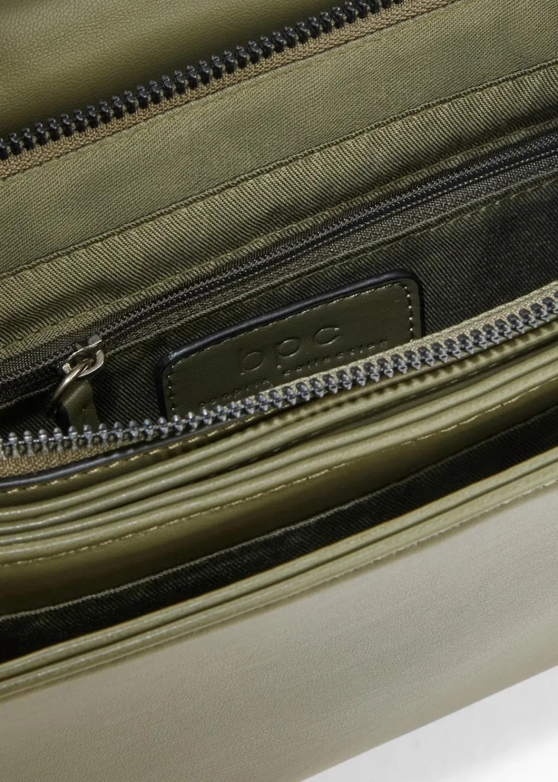 bonprix Taschen^Umhängetasche mit abnehmbarem Taschengurt oliv